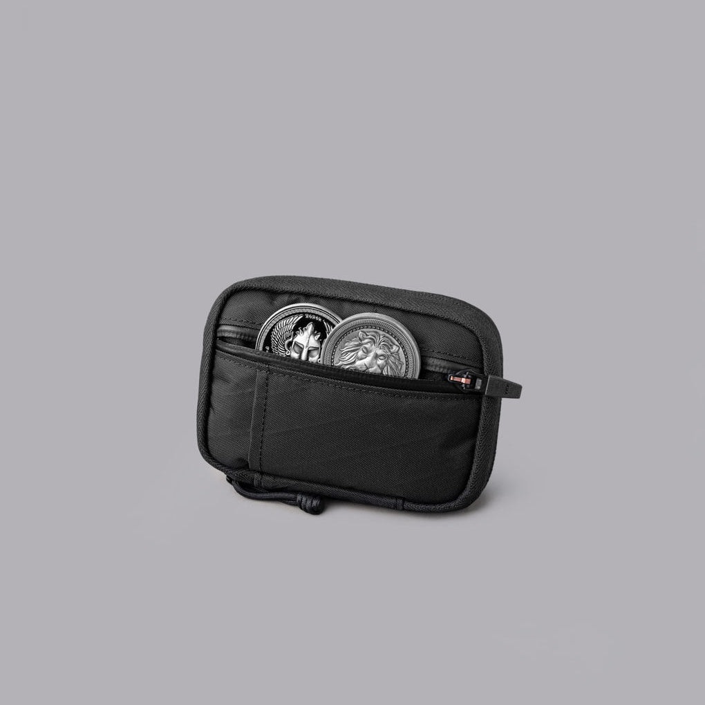 ALPAKA HUB Pouch Pro 模組化收納袋，X-Pac 防水設計，輕便耐用，適合日常與戶外使用