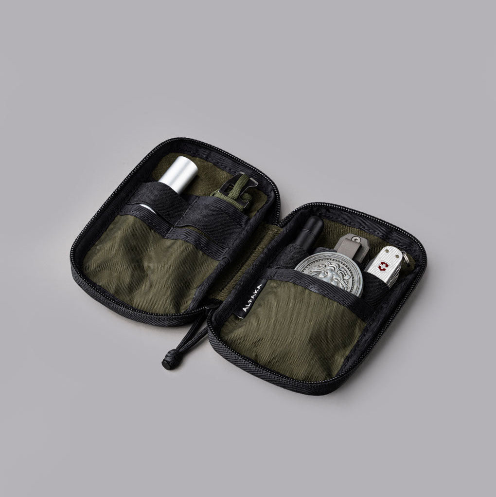 ALPAKA HUB Pouch Pro 模組化收納袋，X-Pac 防水設計，輕便耐用，適合日常與戶外使用