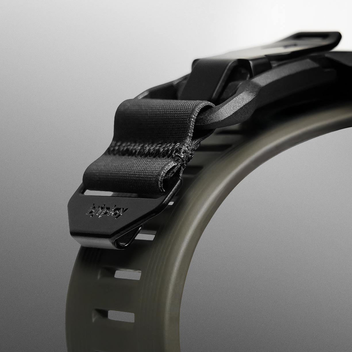 Fidlock® 磁吸快釦細節特寫，展示穩固與便捷設計