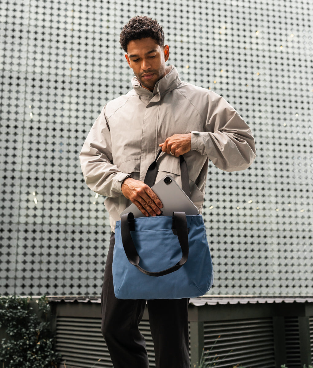Elements Tote (S) 防水輕便手提包，9L 容量，適合日常通勤與購物使用