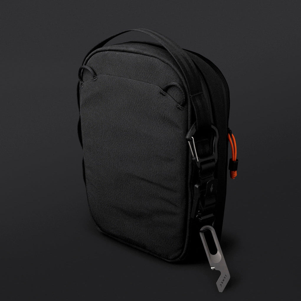 ALPAKA Metro Sling Max 背面展示