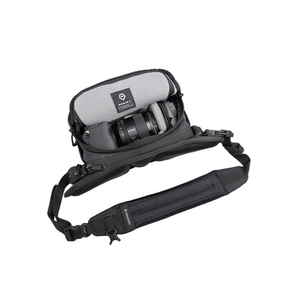 WANDRD ROGUE Sling V2 斜背包全系列顏色展示，適合日常及旅行使用。