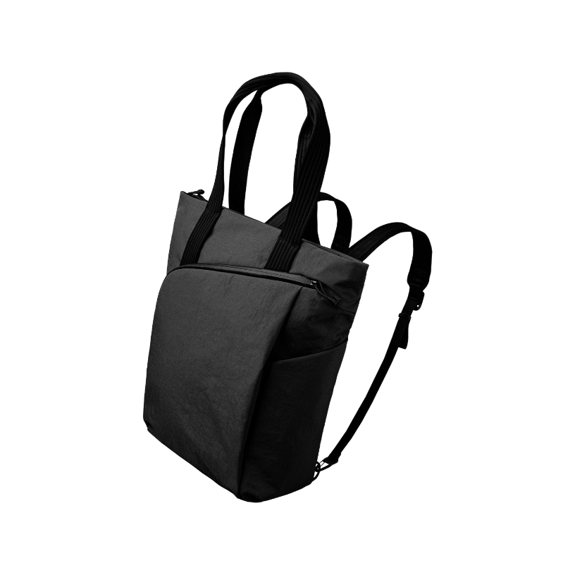ALPAKA Flow Totepack 黑色款展示雙模式設計與多功能性。