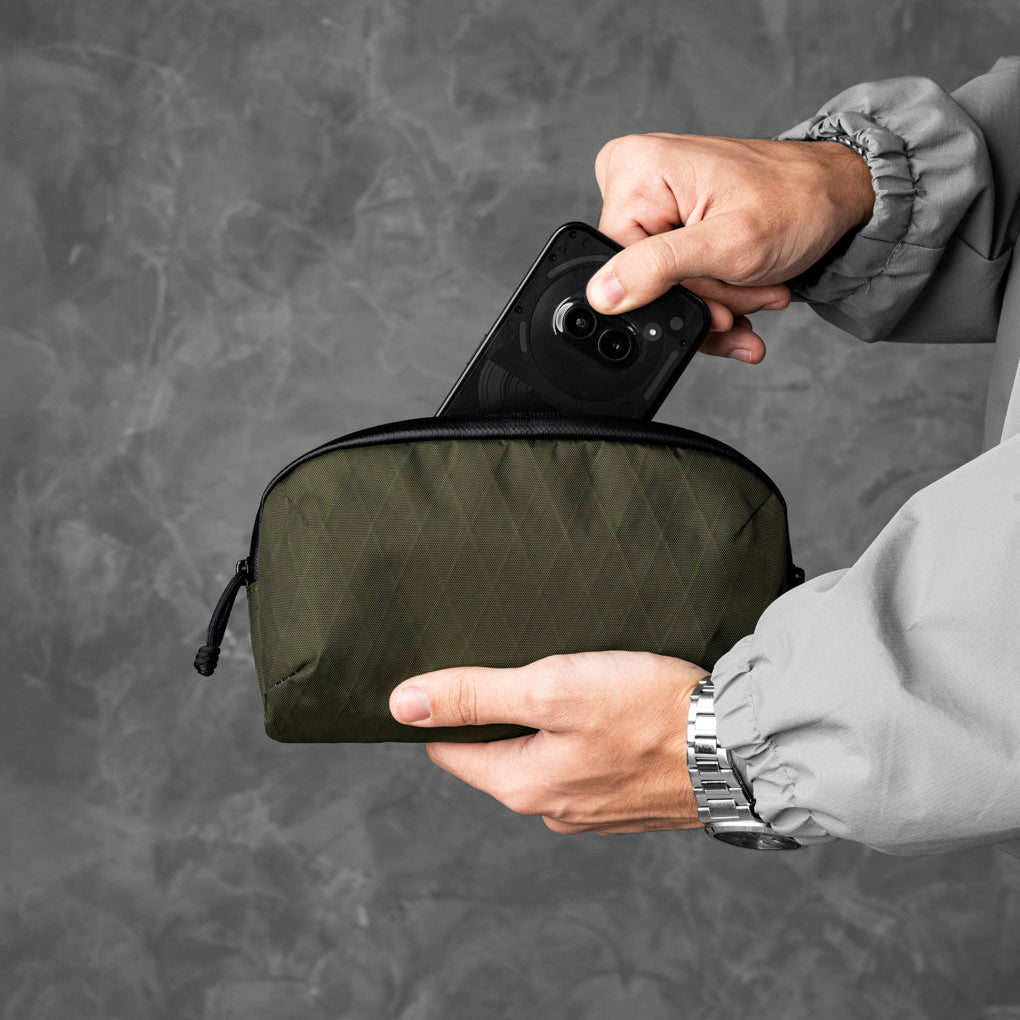 ALPAKA Flight Pouch Pro 多功能旅行收納袋，增加容量與智能設計，適合旅行使用