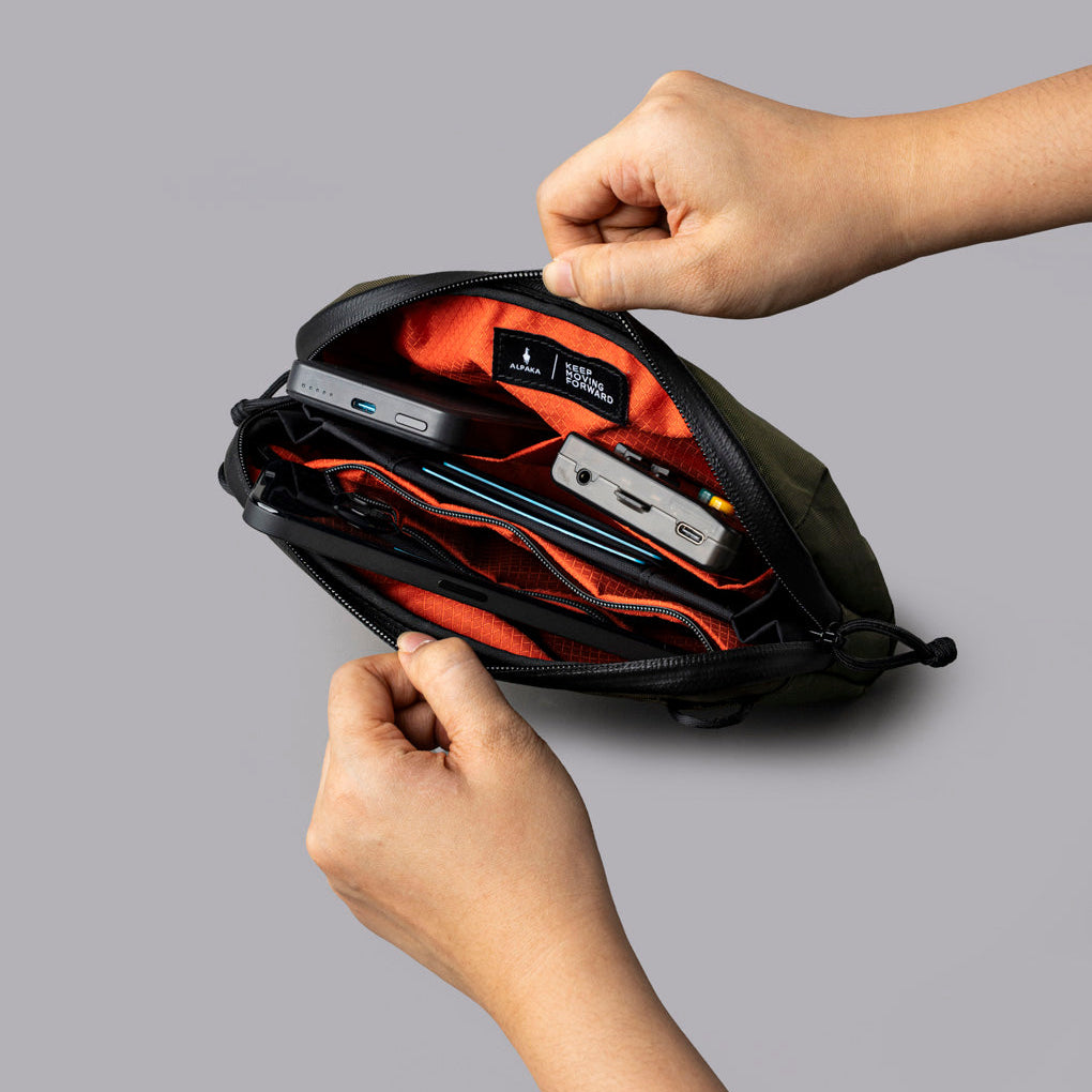 ALPAKA Flight Pouch Pro 多功能旅行收納袋，增加容量與智能設計，適合旅行使用