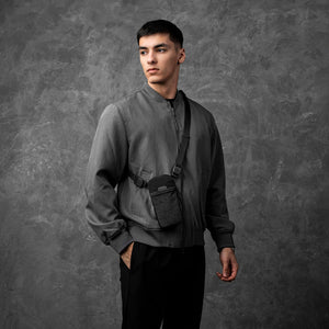 ALPAKA Modular Shoulder Pocket Slim 可斜挎、掛於腰帶或固定於背包的多功能設計。