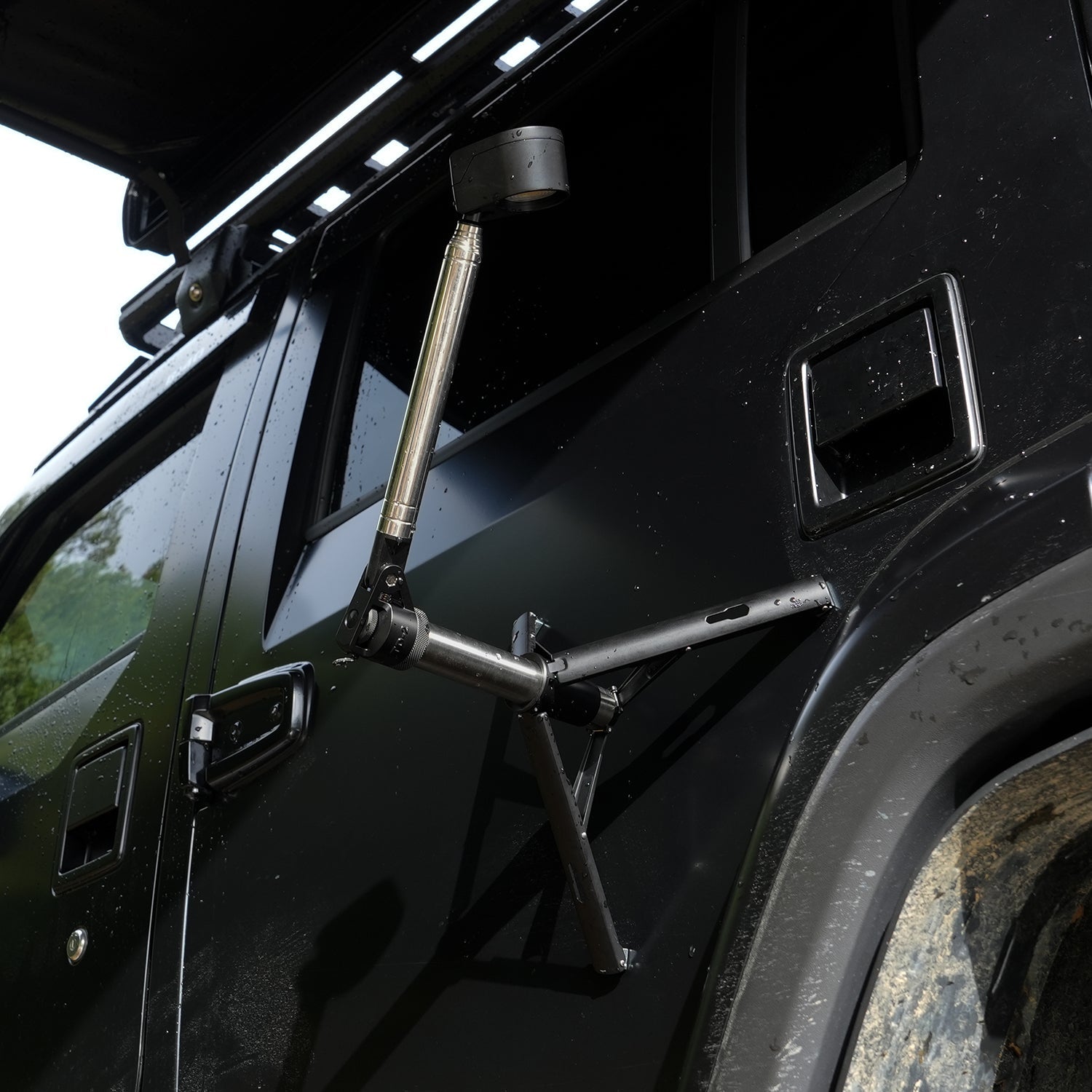 ouTask TD2 燈具，IPX7 燈頭防水，適合惡劣天氣環境。