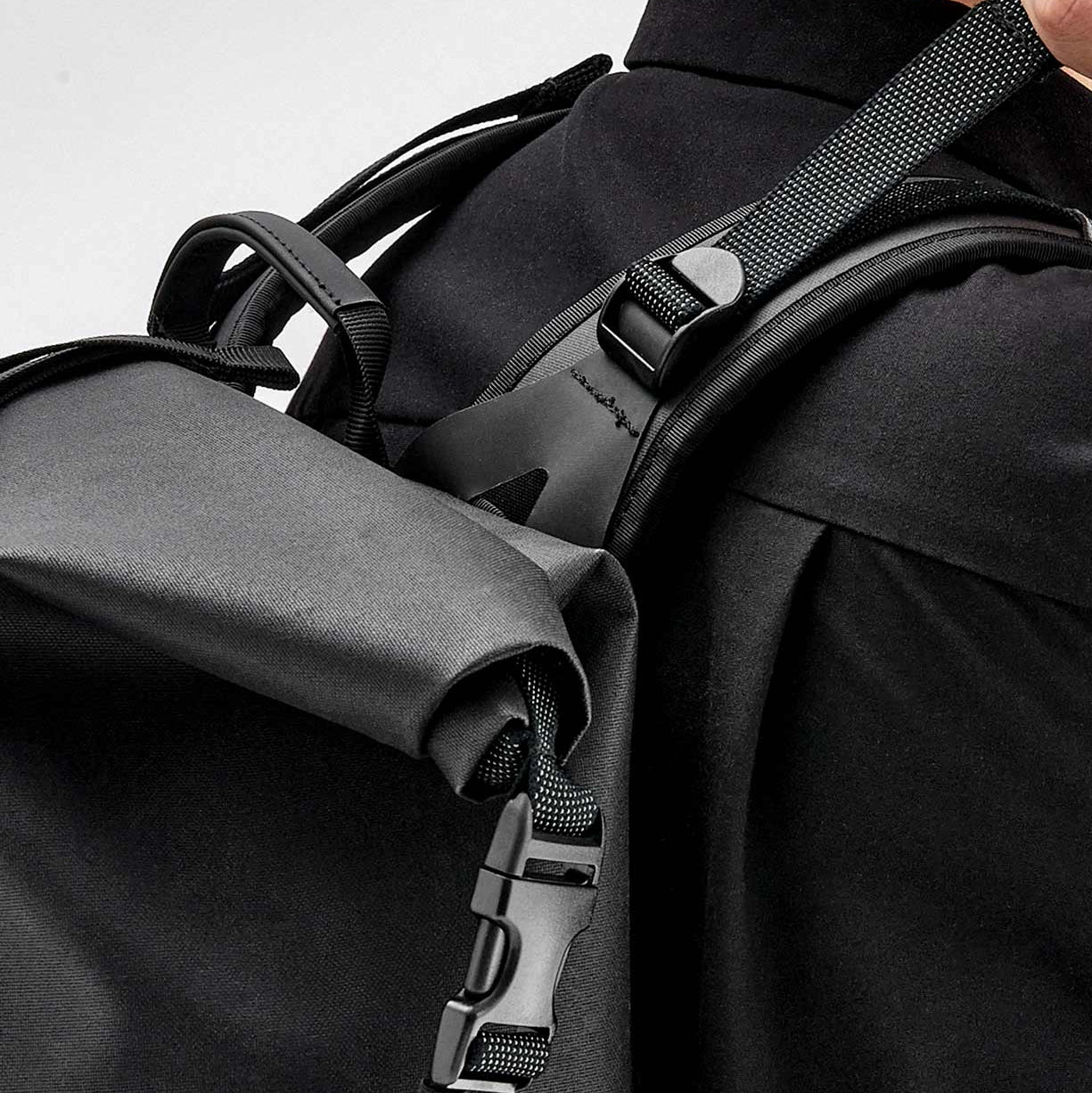 BITPLAY TerraExplorer 防水背囊 透氣背墊與肩帶｜長時間背負更舒適