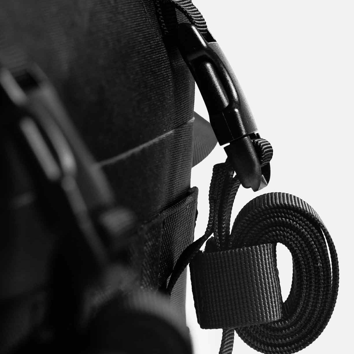 BITPLAY TerraExplorer 55L 防水貨袋 側扣壓縮固定｜負重更穩陣