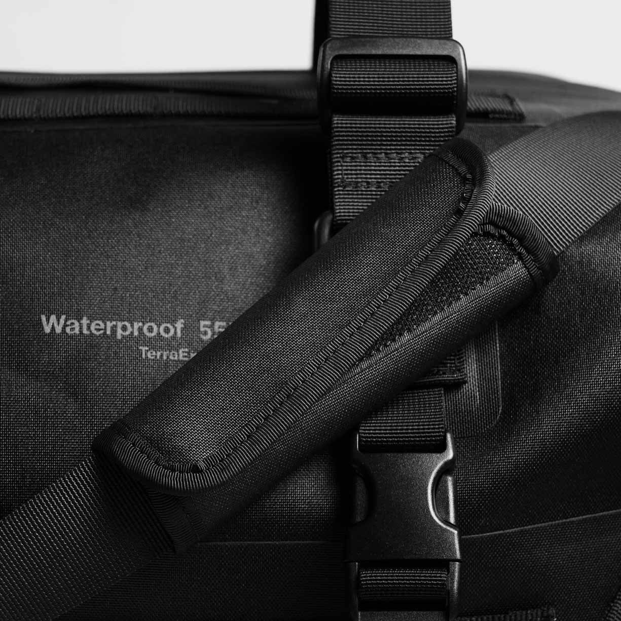BITPLAY TerraExplorer 55L 防水貨袋 兩側提把＋可拆加墊｜搬運更舒服
