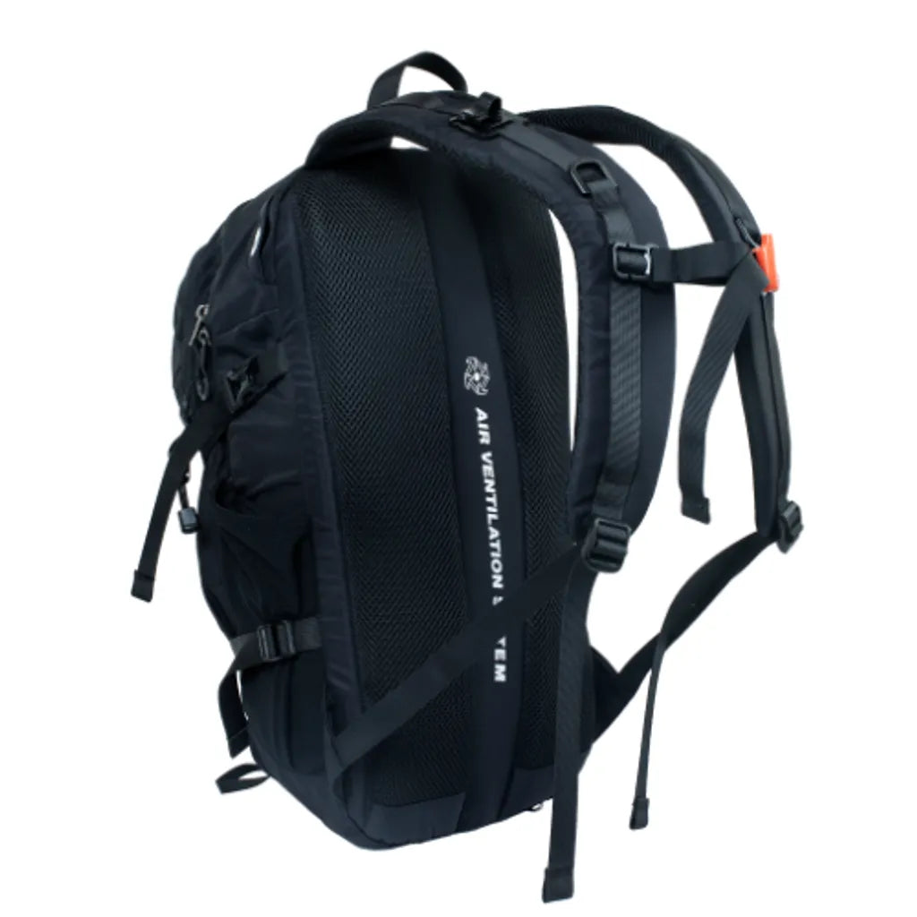 RUG Peace 20L 背包採用 Air Ventilation 背板系統，提升透氣性與背負舒適感。