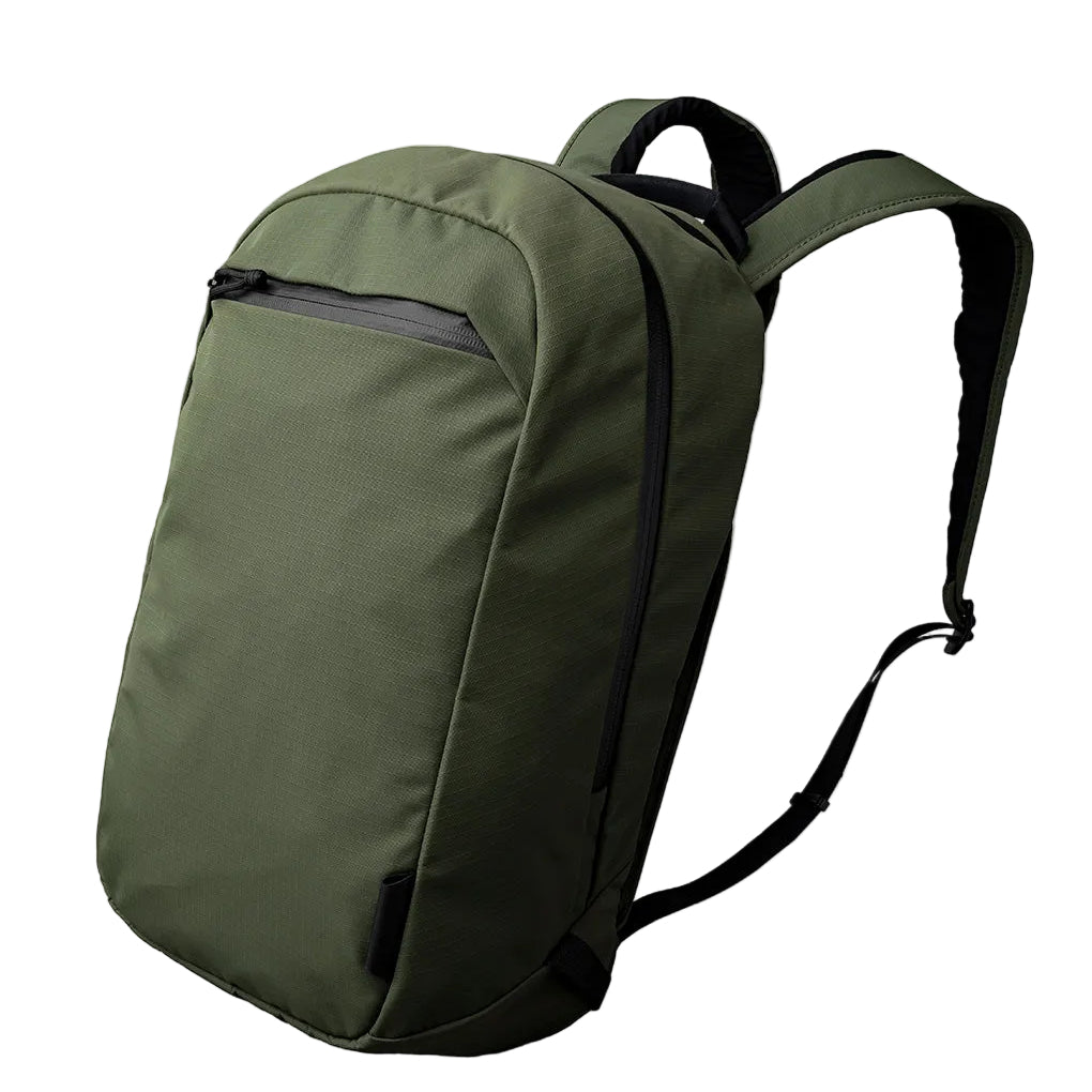 ALPAKA Aero Pack 绿色款展示正面設計及簡約外觀。