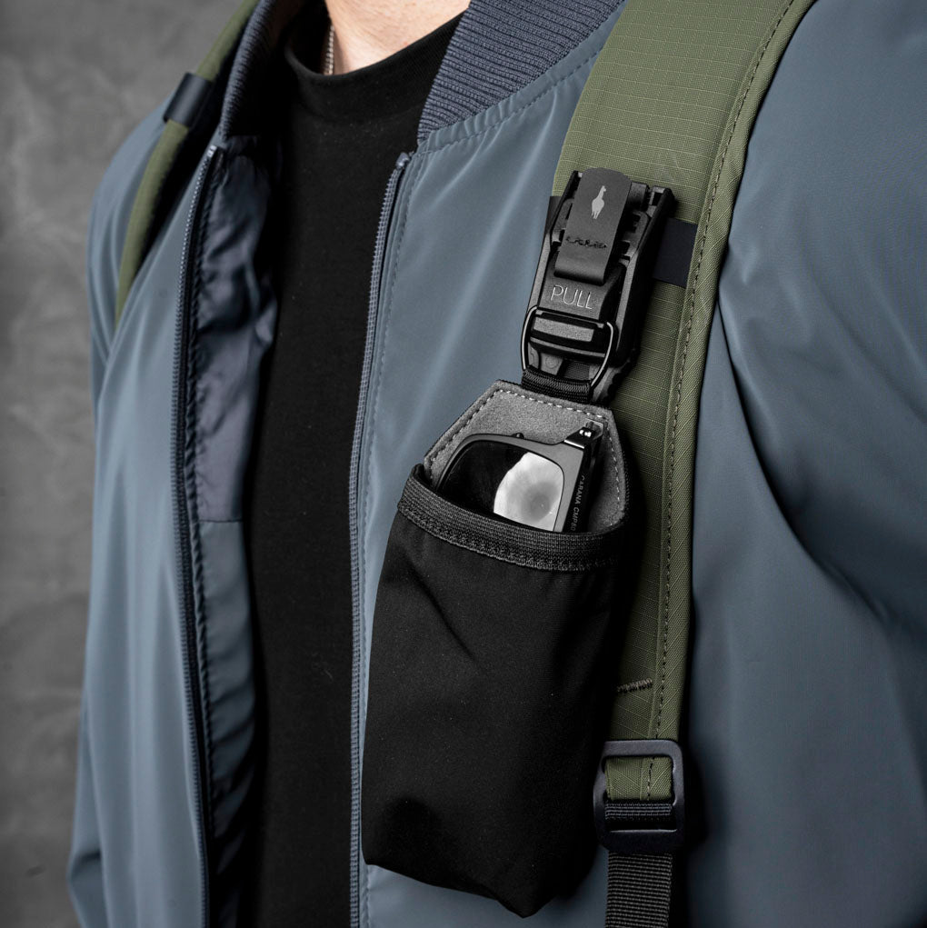 ALPAKA Aero Pack 绿色款展示正面設計及簡約外觀。