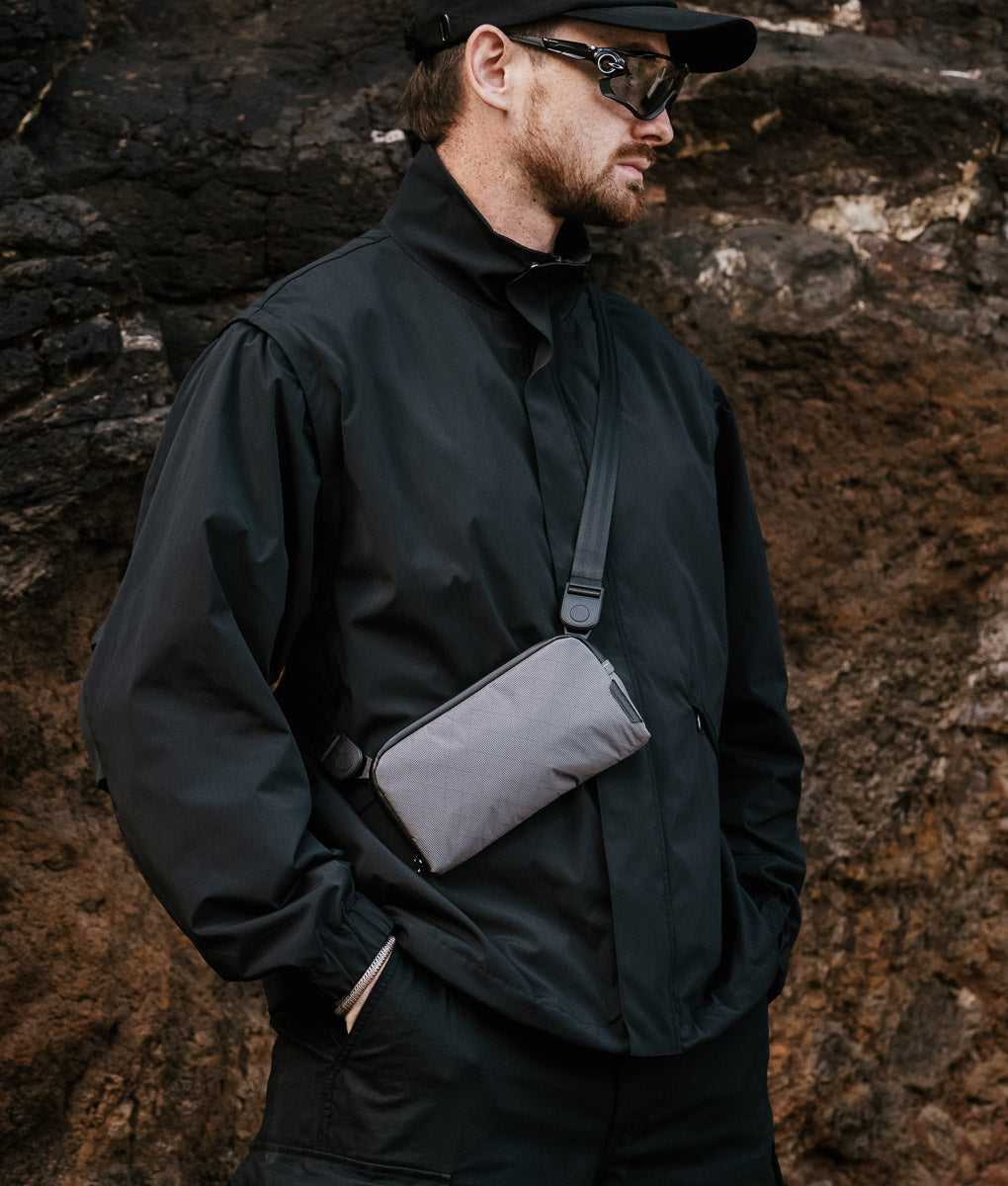 ALPAKA Flight Pouch 防水收納袋，輕便設計適合旅行與日常使用