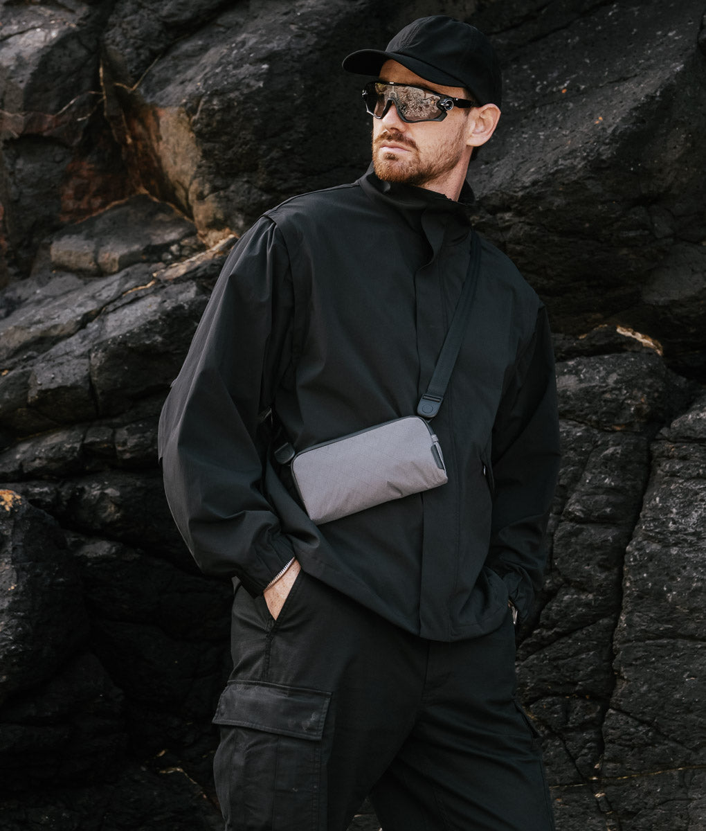 ALPAKA Flight Pouch 防水收納袋，輕便設計適合旅行與日常使用