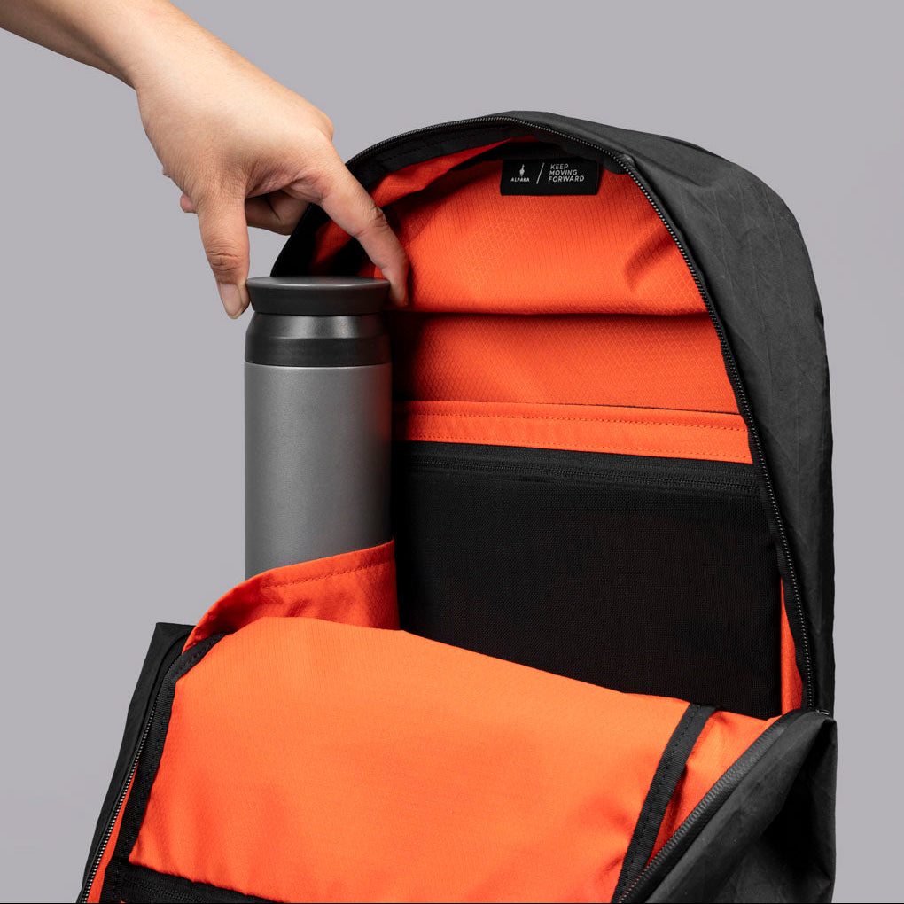 ALPAKA Aero Pack X-pac款展示正面設計及簡約外觀。