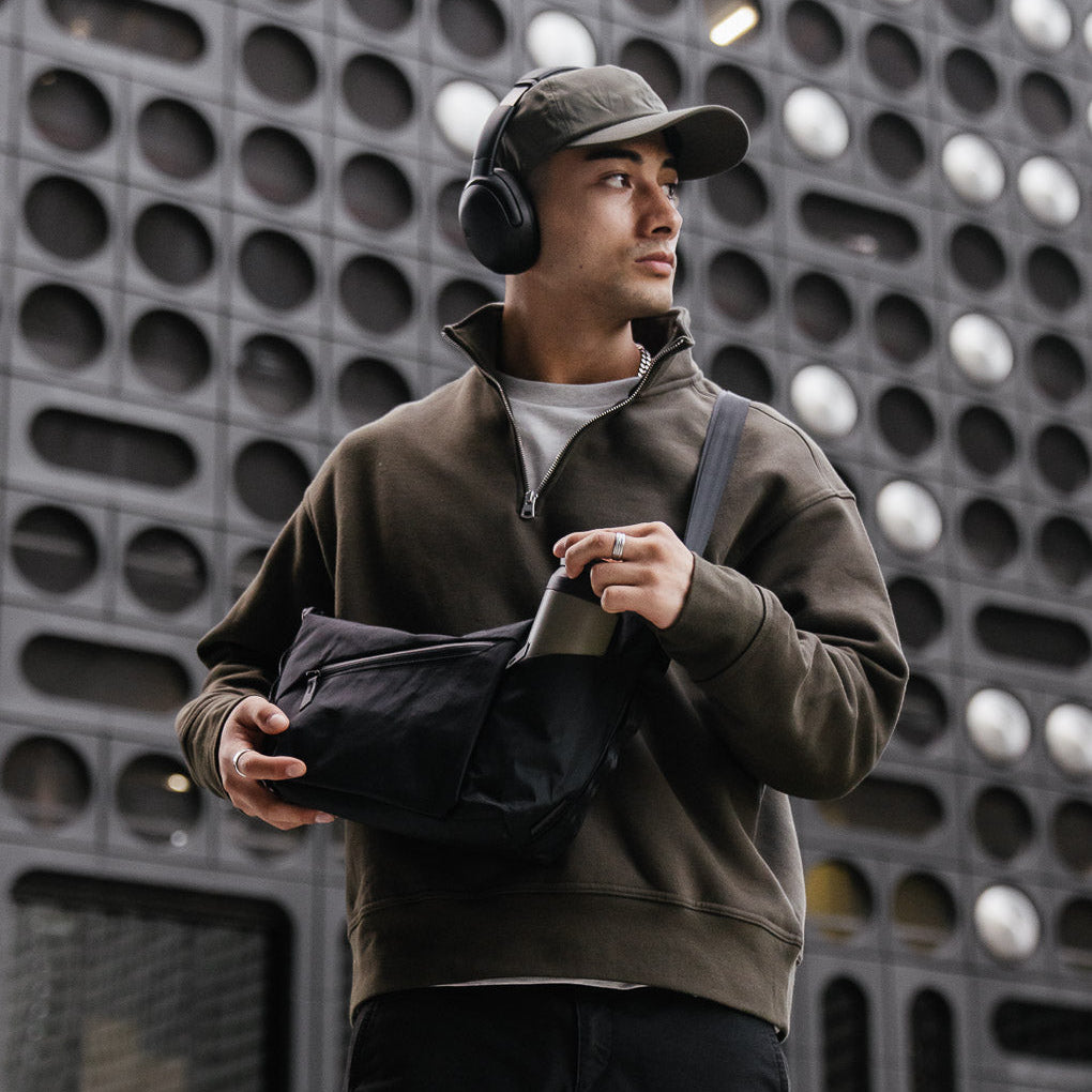 ALPAKA Flow Satchel 全新可拆卸肩帶設計，支持多種佩戴方式