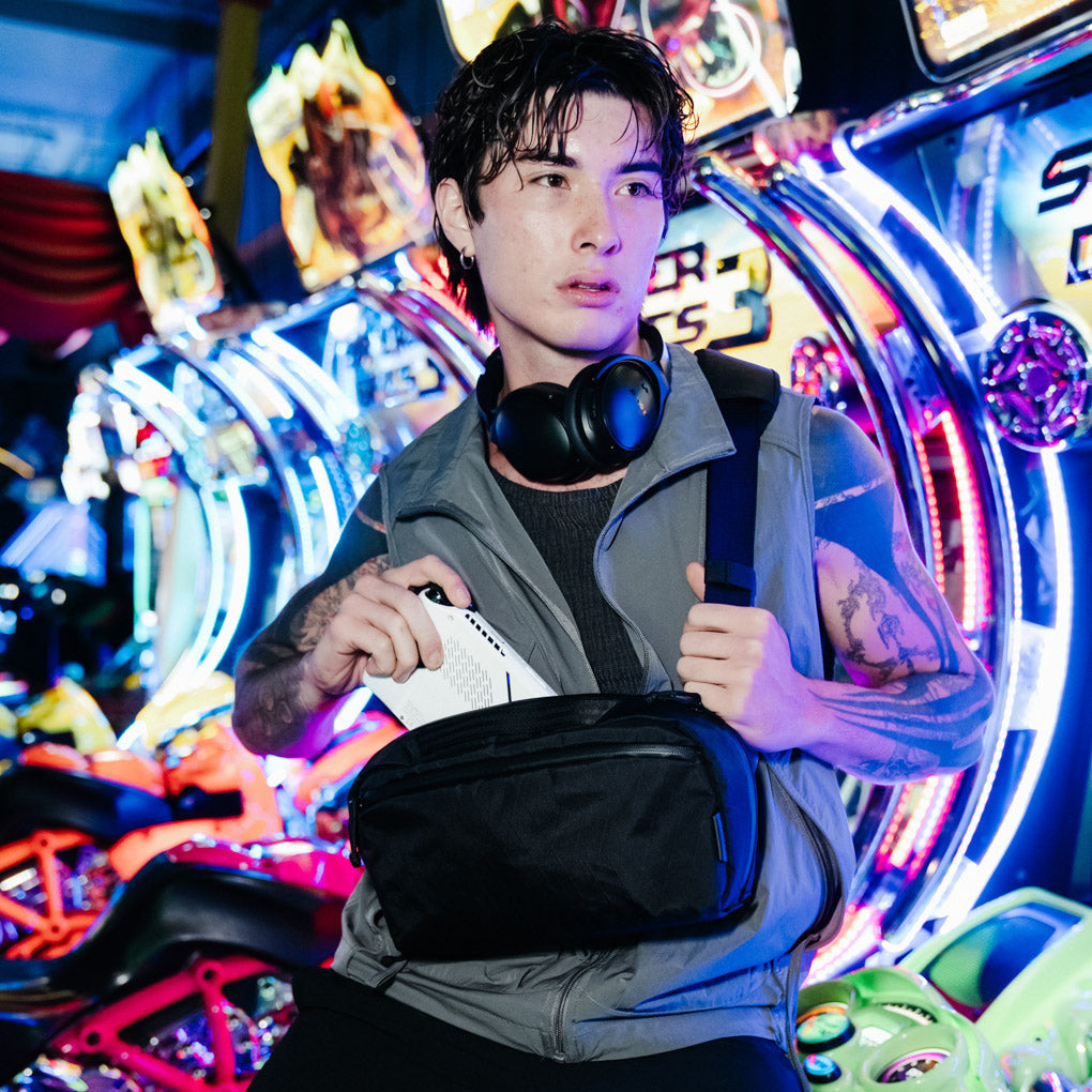 ALPAKA Eclipse Gaming Sling 便攜遊戲包，專為玩家設計。