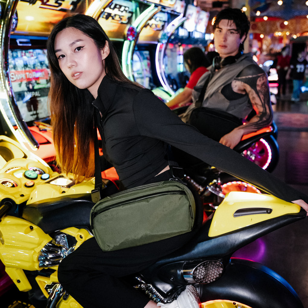 ALPAKA Eclipse Gaming Sling 便攜遊戲包，專為玩家設計。