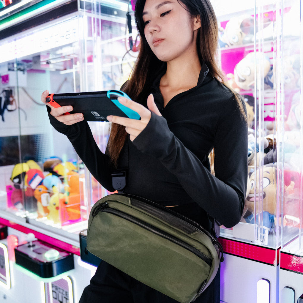ALPAKA Eclipse Gaming Sling 便攜遊戲包，專為玩家設計。