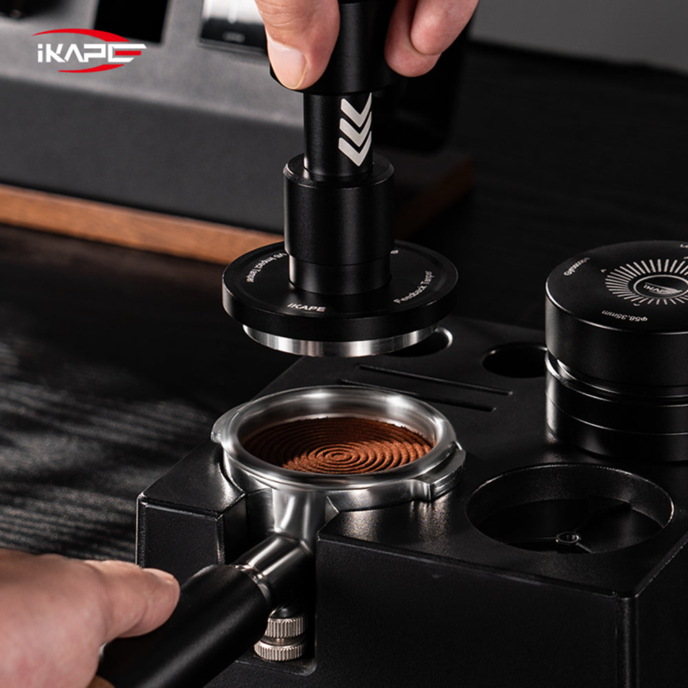 IKAPE Impact 義式咖啡壓粉器 V6 使用場景圖