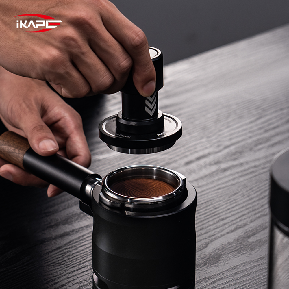 IKAPE Impact 義式咖啡壓粉器 V6 使用場景圖