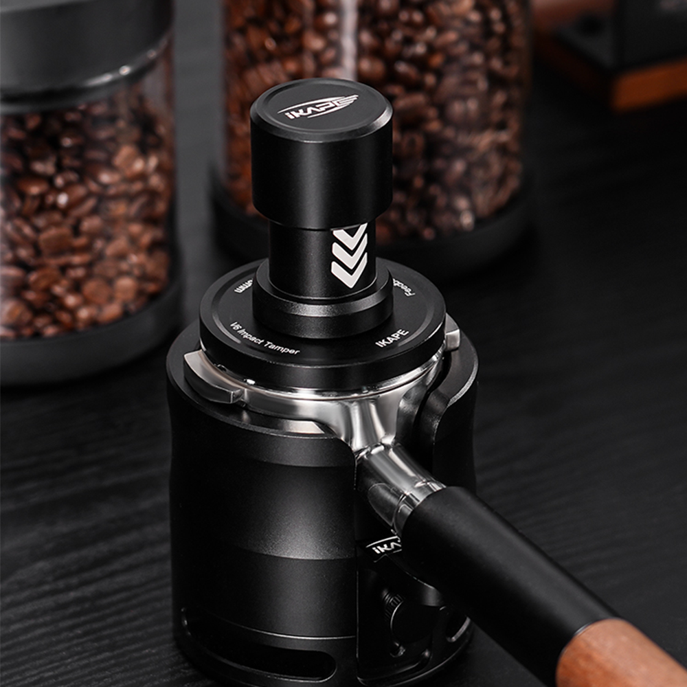 IKAPE Impact 義式咖啡壓粉器 V6 使用場景圖