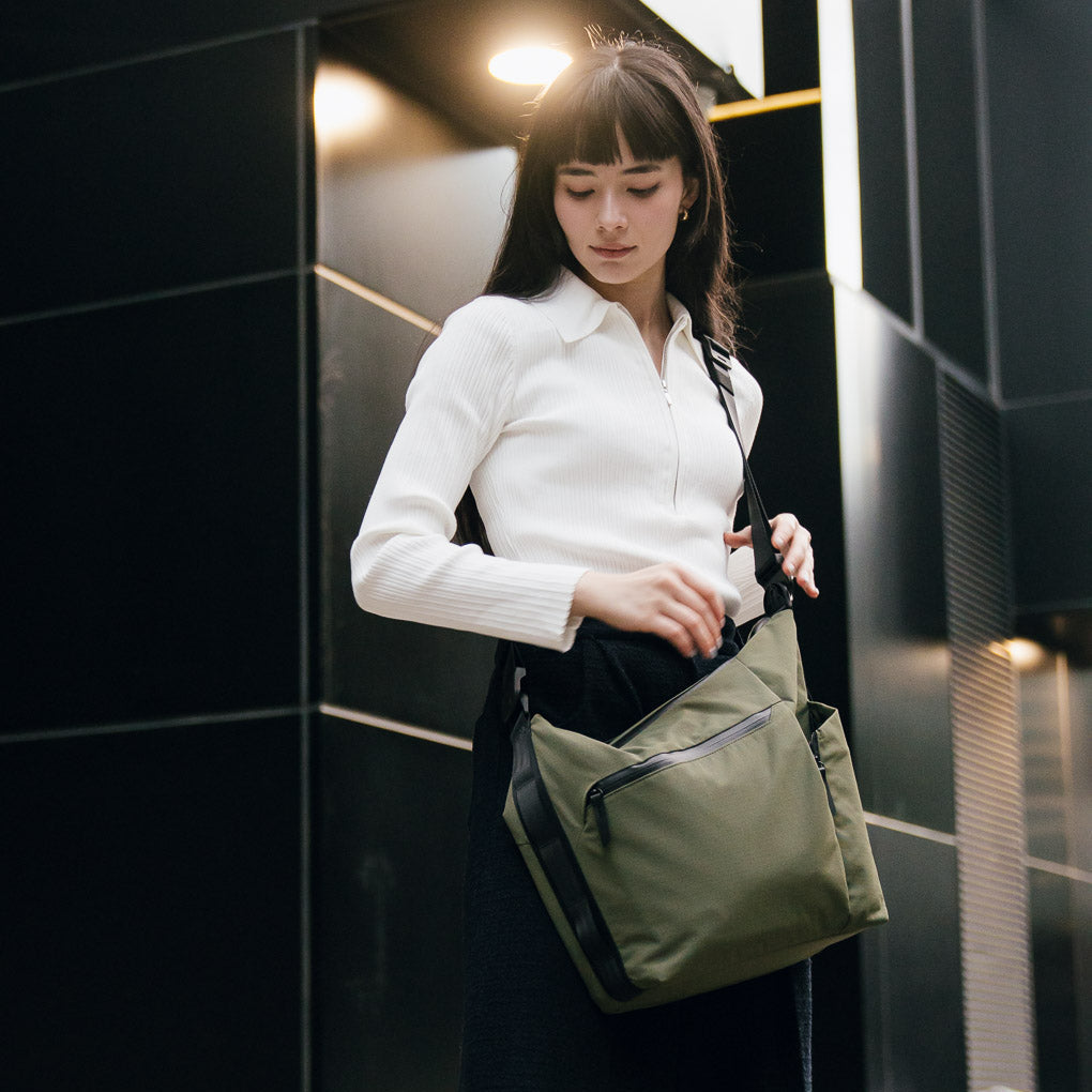 ALPAKA Flow Satchel 全新可拆卸肩帶設計，支持多種佩戴方式