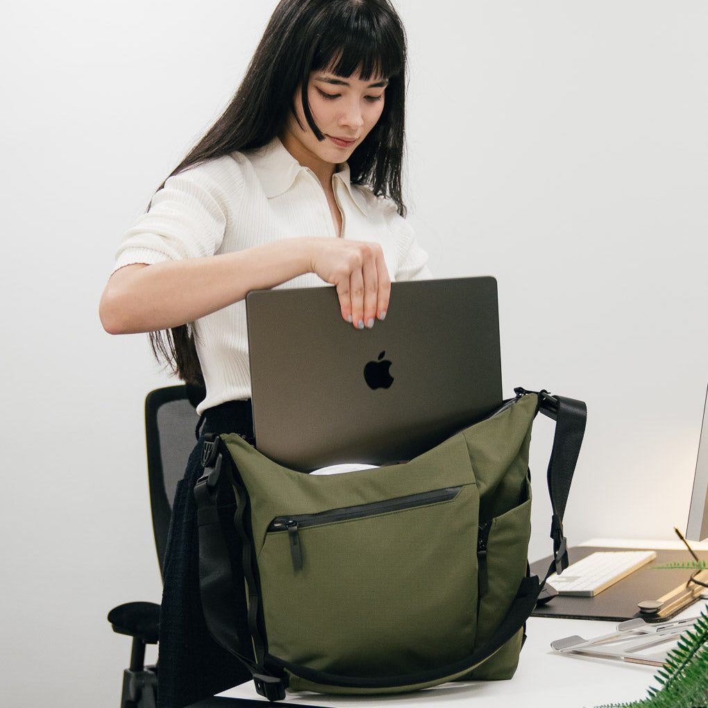ALPAKA Flow Satchel 全新可拆卸肩帶設計，支持多種佩戴方式