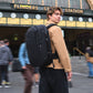 ALPAKA Traverse Backpack 38L 黑色款，展示其時尚設計與高耐用 Axoflux 400D 防撕裂尼龍材質。
