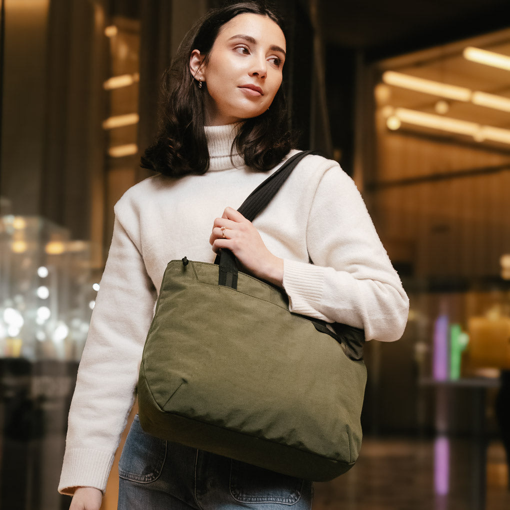 ALPAKA Flight Tote L 外觀展示｜Axoflux 400D Ripstop Nylon 托特袋