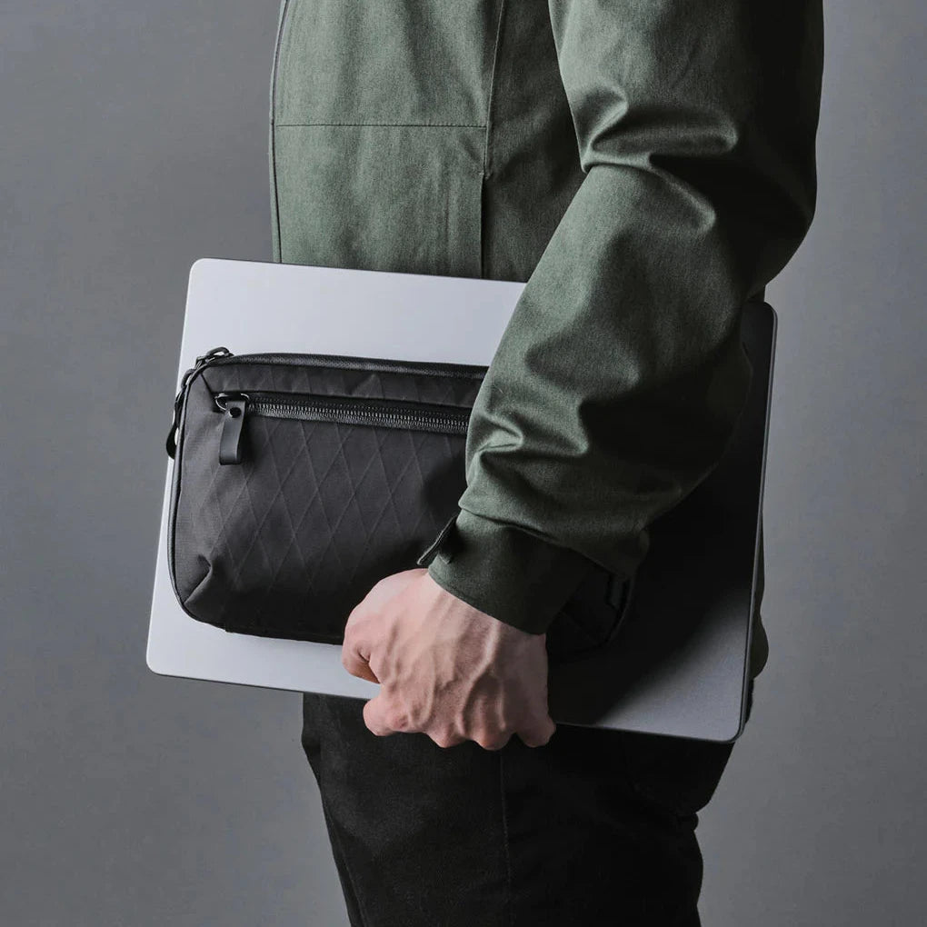 ALPAKA Elements Tech Case Mini｜配有可拆卸肩帶，可輕鬆轉換為斜揹袋
