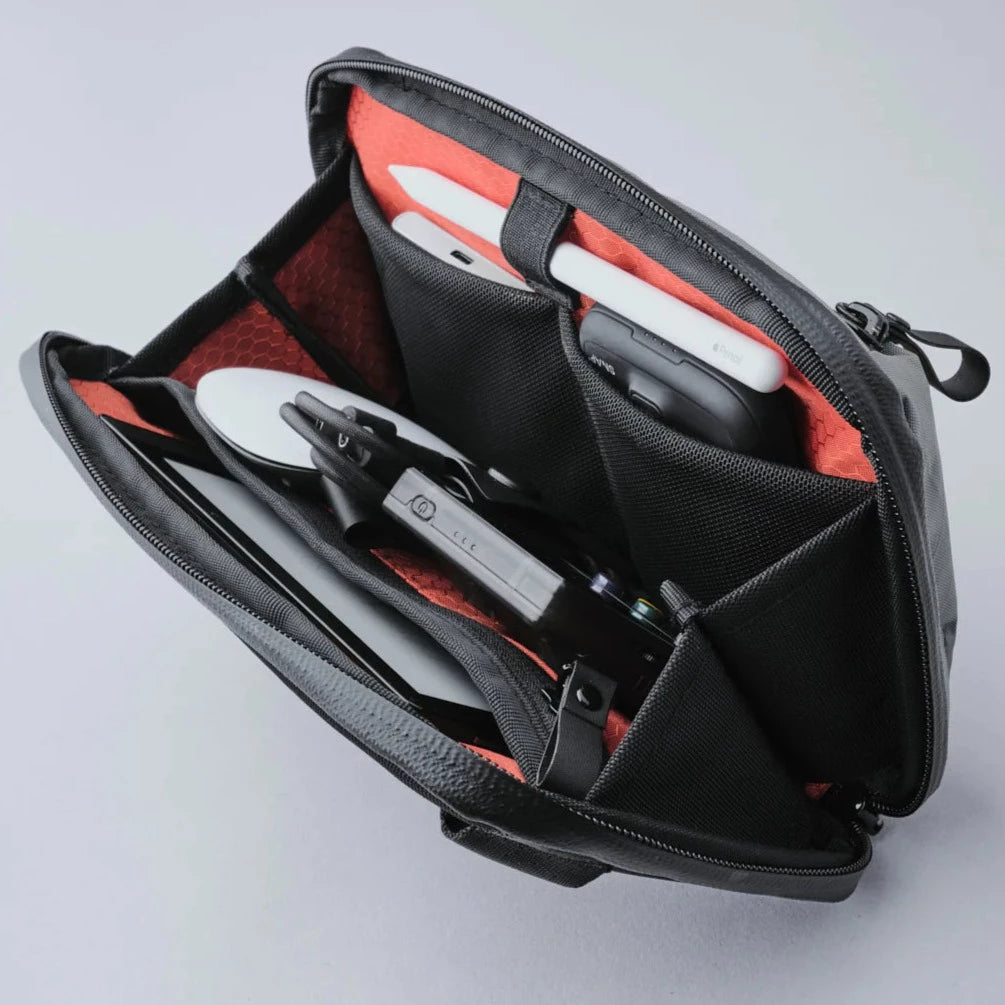 ALPAKA Elements Tech Case Mini｜X-Pac VX42 防風雨材質，在各種天氣下保持乾爽