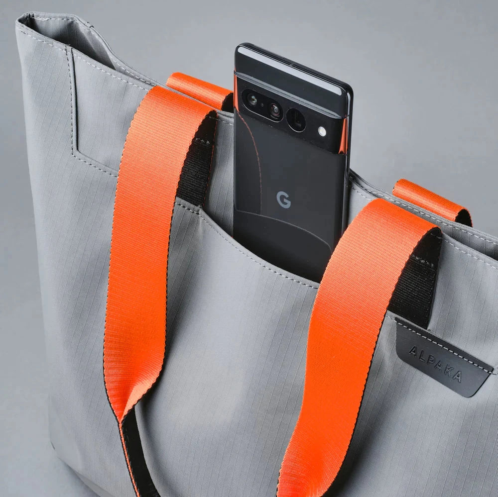 Elements Tote (M) 平穩底部設計，裝滿物品後可輕鬆站立