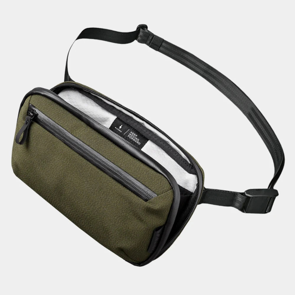 ALPAKA Elements Tech Case Mini 迷你收納包｜採用 600D 再生防撕裂尼龍布料，結合 防水 YKK 拉鍊