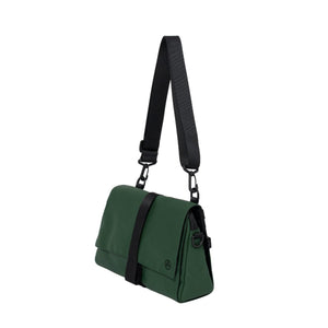 Triangle Sling Bag 輕巧設計，適合通勤與旅行使用