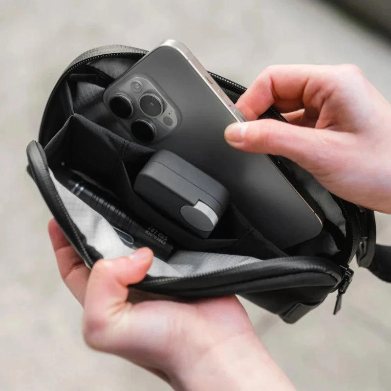 ALPAKA Flight Pouch 2in1 防撕裂手機包｜輕便設計適合日常與旅行使用