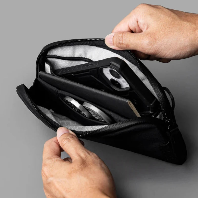 ALPAKA Flight Pouch 2in1 防撕裂手機包｜輕便設計適合日常與旅行使用