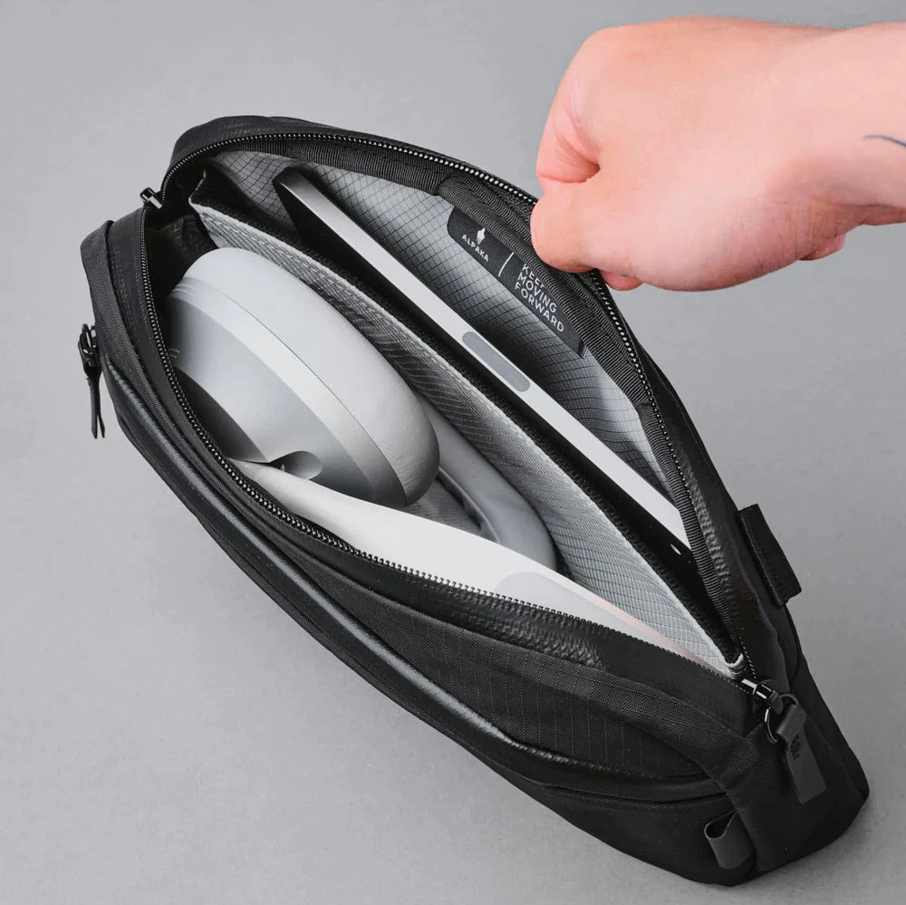 ALPAKA Flight Sling 2L 側肩包 - 210D 防水 YKK Aquaguard 拉鍊與防風雨布料設計