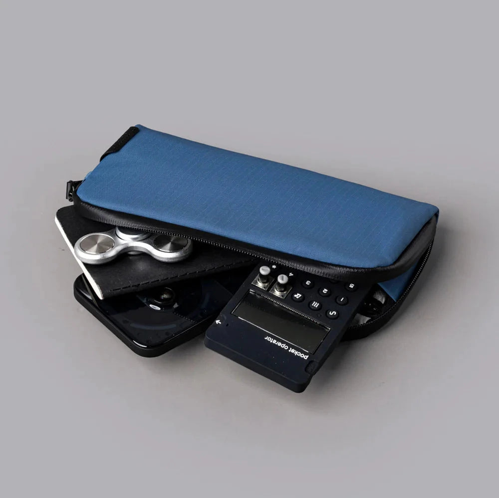 ALPAKA Flight Pouch 2in1 防撕裂手機包｜環保材質製作，兼具耐用性與時尚感