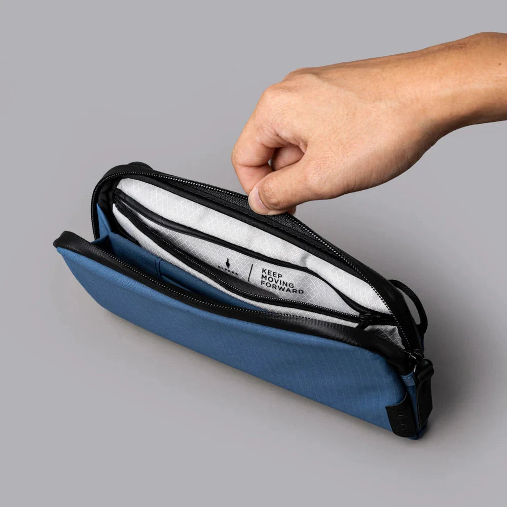 ALPAKA Flight Pouch 2in1 防撕裂手機包｜環保材質製作，兼具耐用性與時尚感