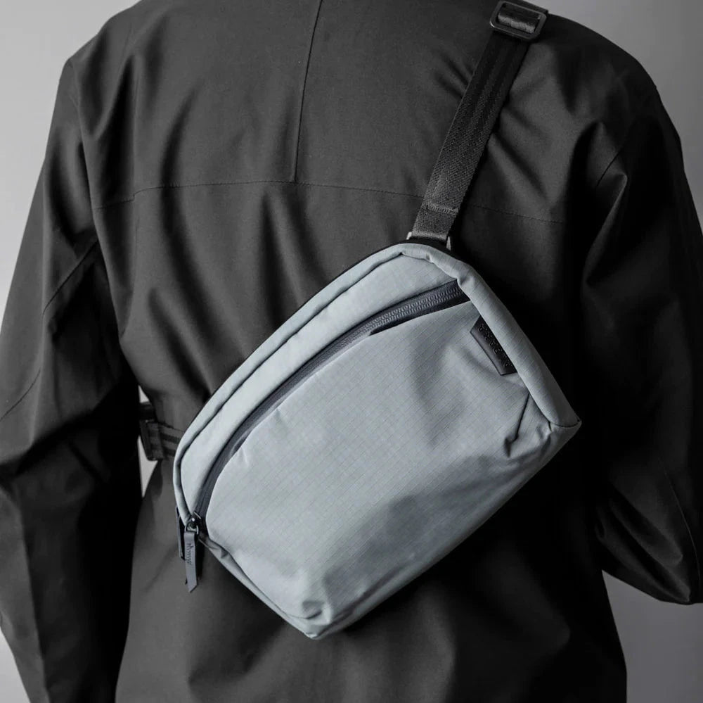 ALPAKA Flight Sling 2L 側肩包 - 210D 防水 YKK Aquaguard 拉鍊與防風雨布料設計
