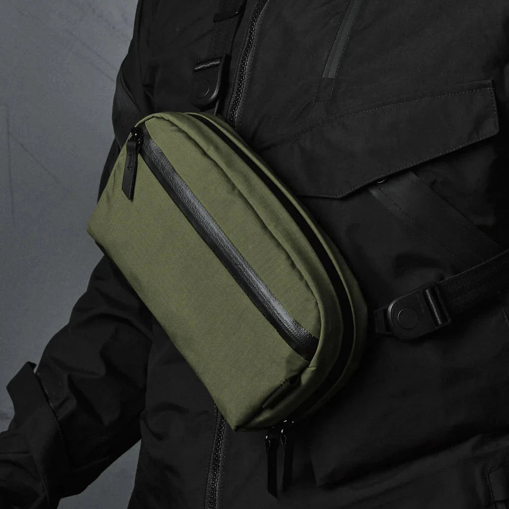 ALPAKA Toiletry Bag V2 洗漱化妝包｜內置手風琴式分隔層與多口袋收納，容量達 2L