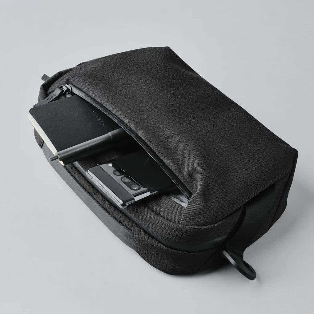 ALPAKA Go Sling 側肩包 600D｜配備可拆卸加厚肩帶與手提把手，可作為斜挎包、腰包或手提包使用