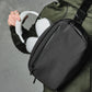 ALPAKA Go Sling 側肩包 600D｜採用 Axoflux® 600D 再生纖維與 1680D 防彈尼龍底部，提供優秀的防水與耐磨性能
