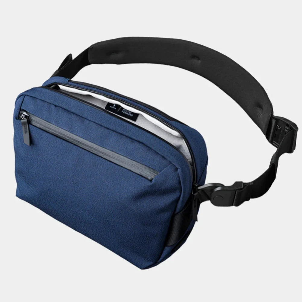 ALPAKA Go Sling 側肩包 600D｜可容納 11 吋 iPad Pro 和 AirPods Max，內襯柔軟防刮襯裡