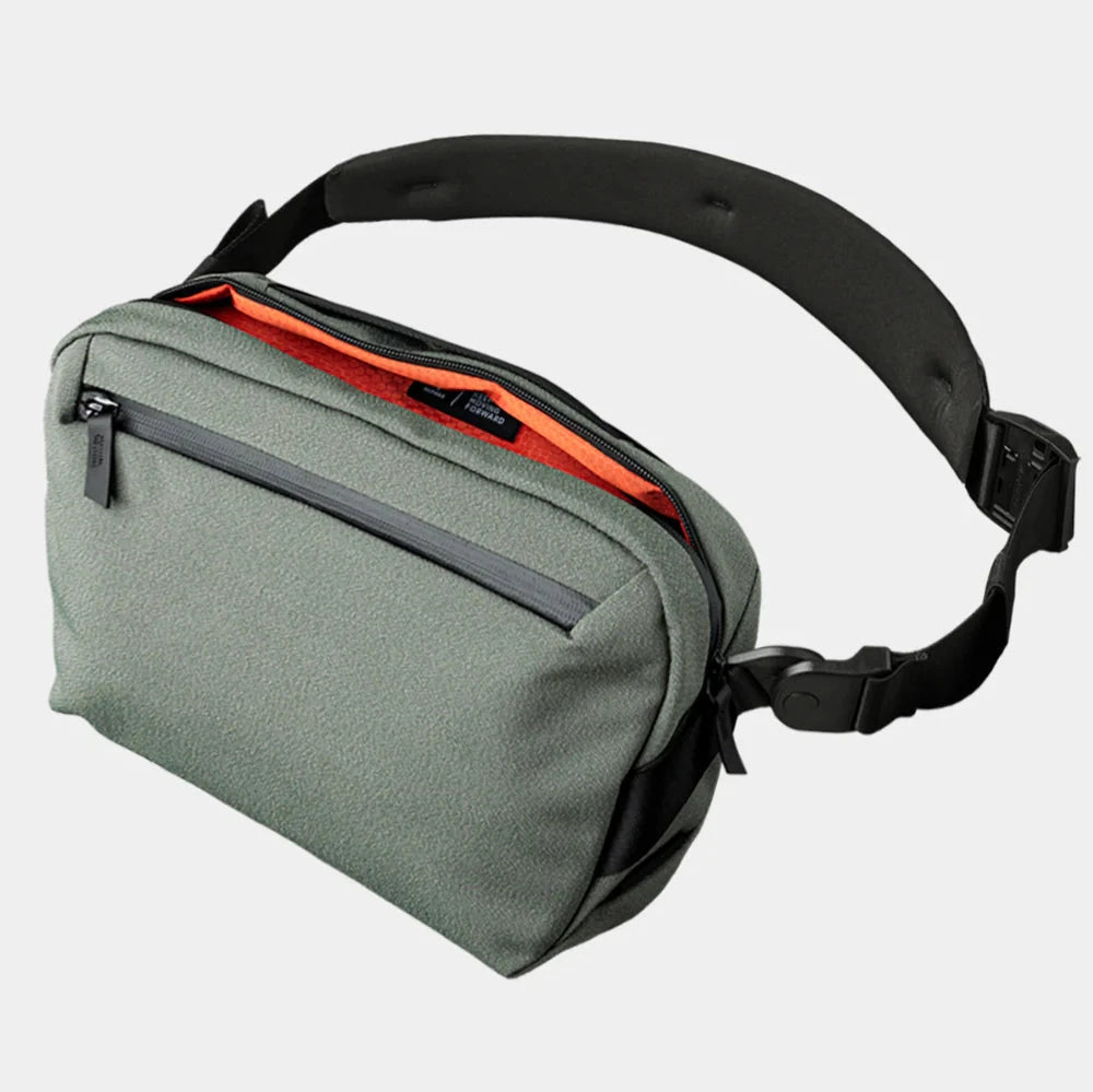 ALPAKA Go Sling 側肩包 600D｜可容納 11 吋 iPad Pro 和 AirPods Max，內襯柔軟防刮襯裡
