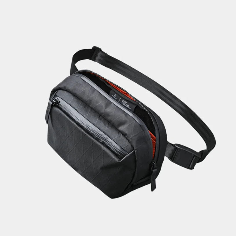 ALPAKA Go Sling Nano 側肩包｜採用防水 X-Pac® VX21 布料與 YKK Aquaguard 拉鍊