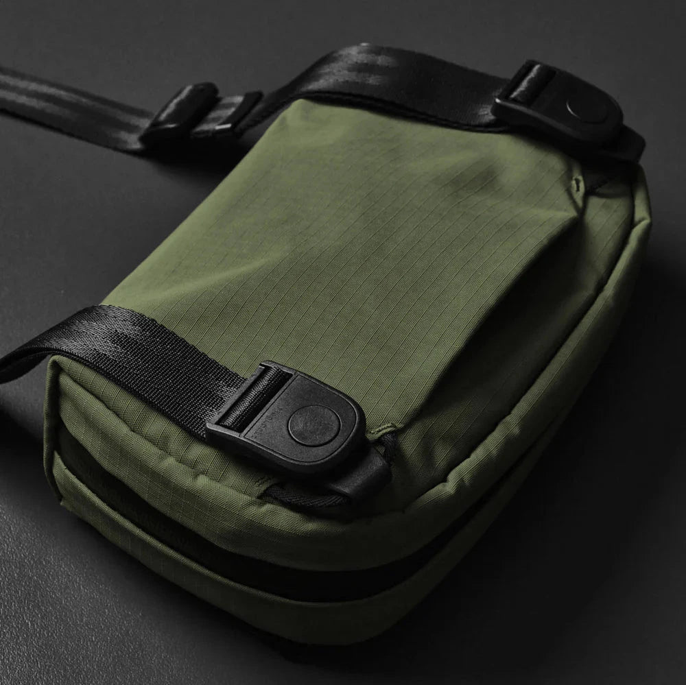 ALPAKA Toiletry Bag V2 洗漱化妝包｜內置手風琴式分隔層與多口袋收納，容量達 2L