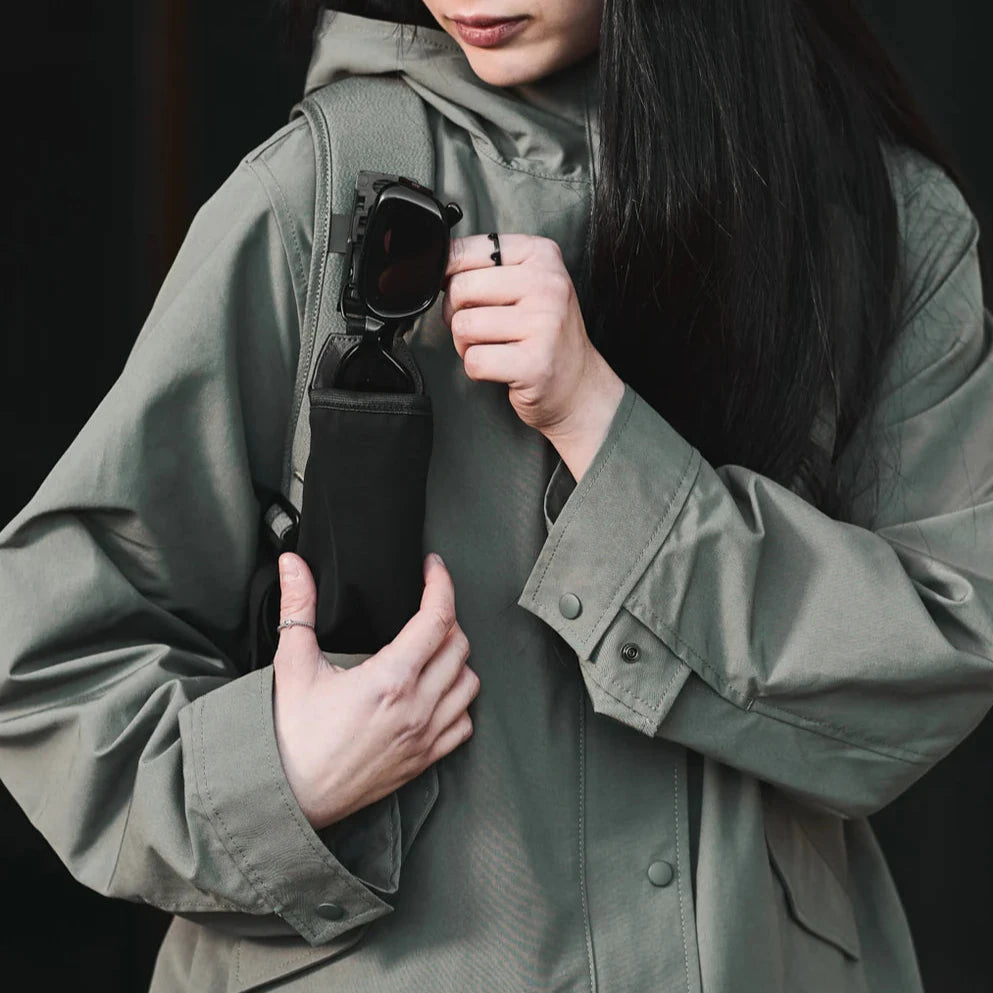 ALPAKA Hub Sunglasses Pouch 眼鏡袋｜採用 840D 彈道尼龍材質與柔軟超細纖維內襯